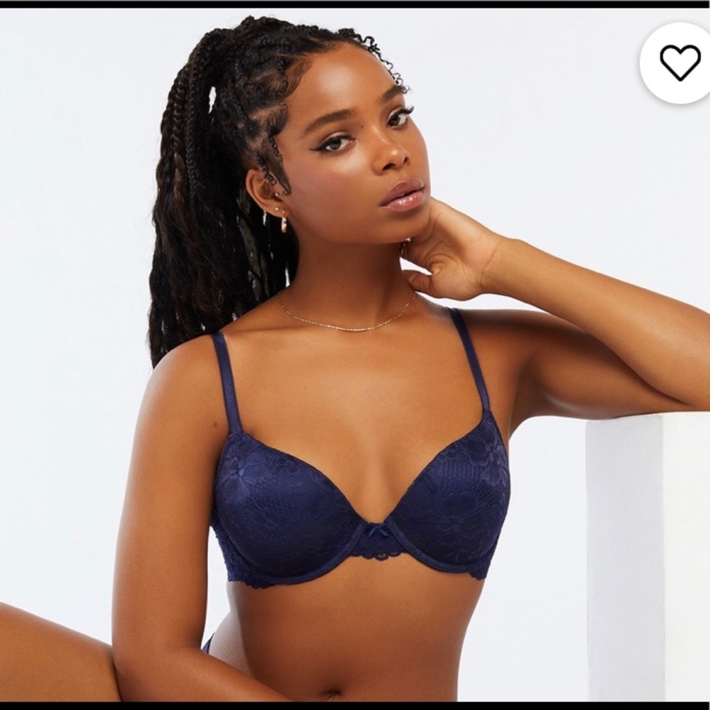 Allover lace T-shirt bra in navy blue